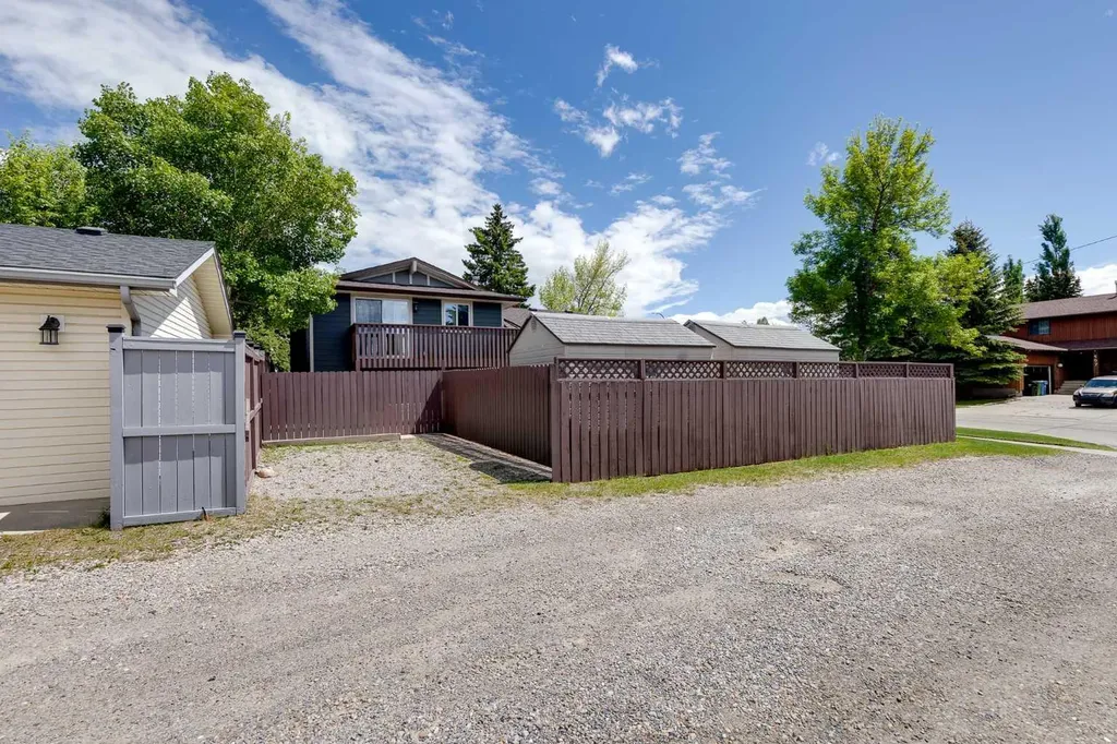 364 Silvergrove Place NW Calgary AB T3B 4T6