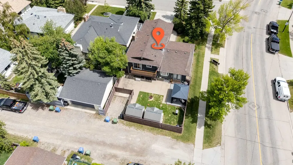364 Silvergrove Place NW Calgary AB T3B 4T6
