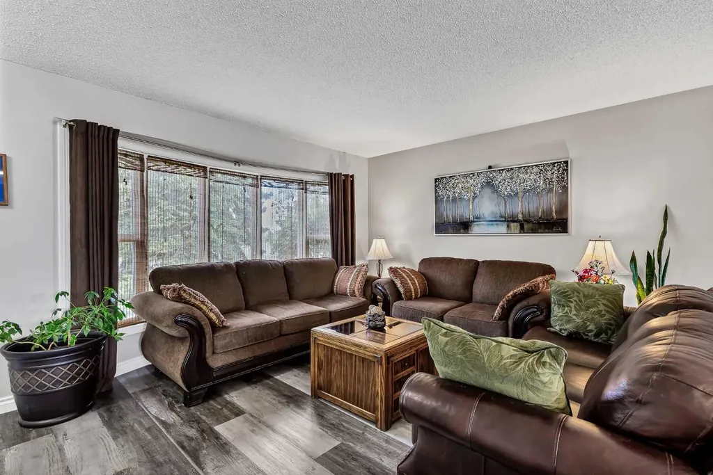 364 Silvergrove Place NW Calgary AB T3B 4T6