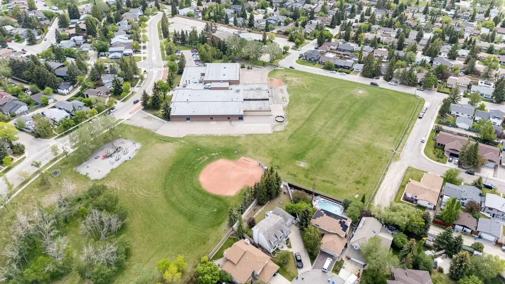 364 Silvergrove Place NW Calgary AB T3B 4T6