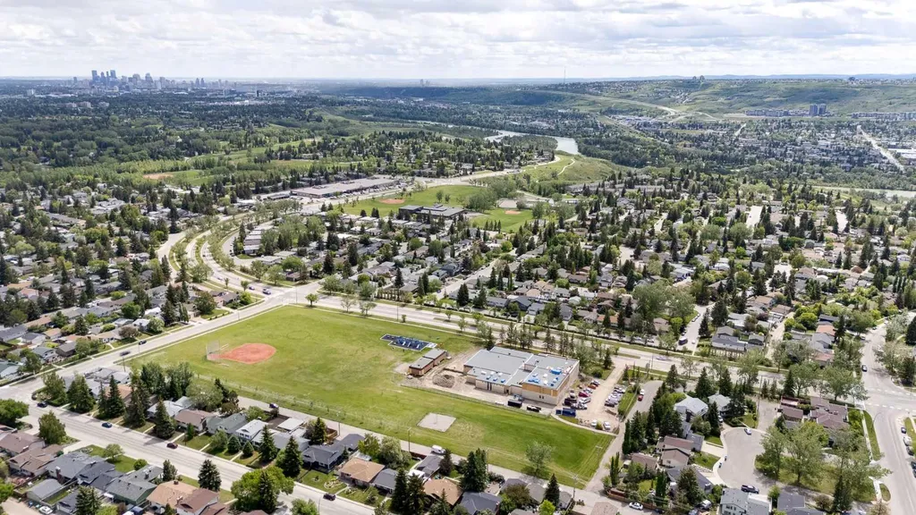 364 Silvergrove Place NW Calgary AB T3B 4T6
