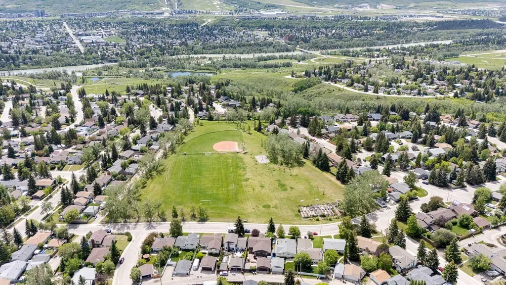 364 Silvergrove Place NW Calgary AB T3B 4T6