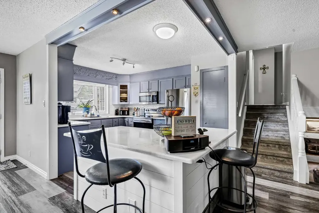 364 Silvergrove Place NW Calgary AB T3B 4T6