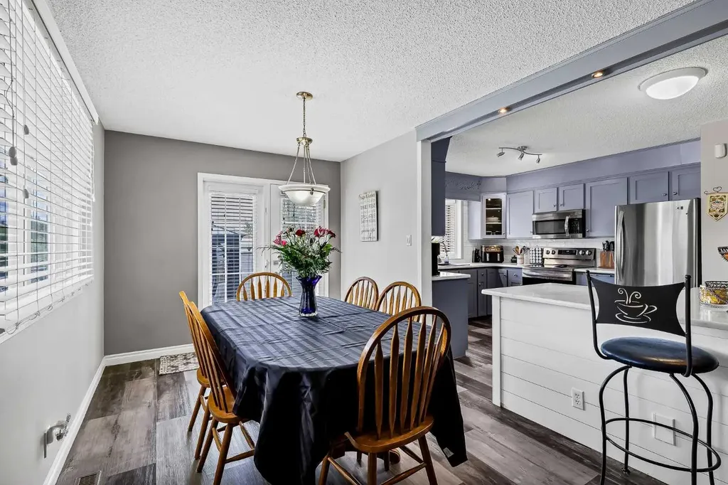 364 Silvergrove Place NW Calgary AB T3B 4T6