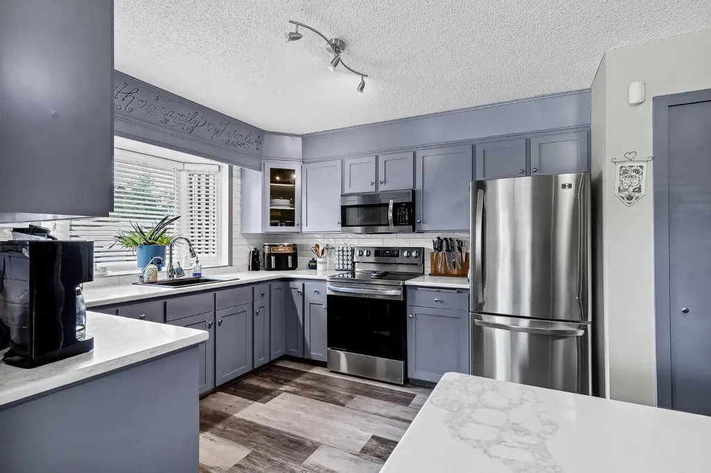 364 Silvergrove Place NW Calgary AB T3B 4T6