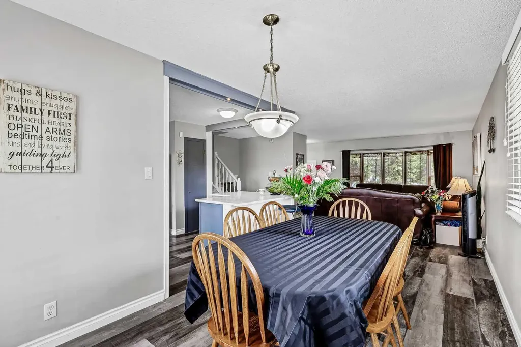 364 Silvergrove Place NW Calgary AB T3B 4T6