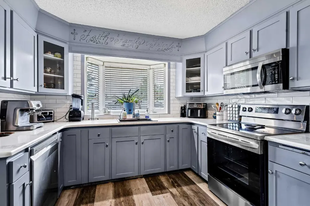 364 Silvergrove Place NW Calgary AB T3B 4T6