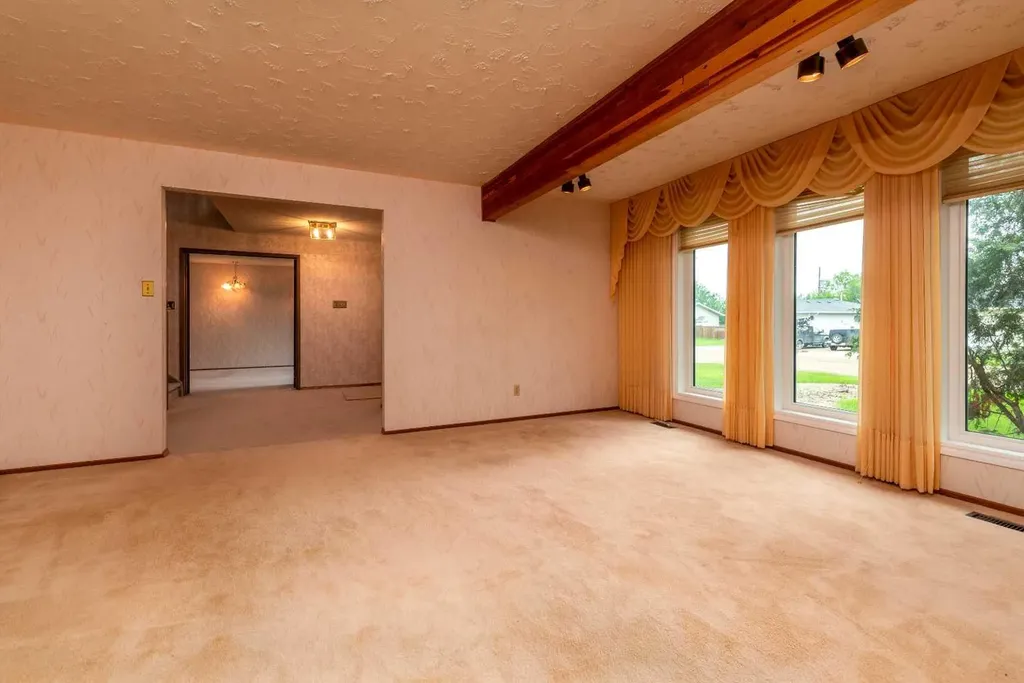 502 2 Street E Maidstone SK S0M 1M0