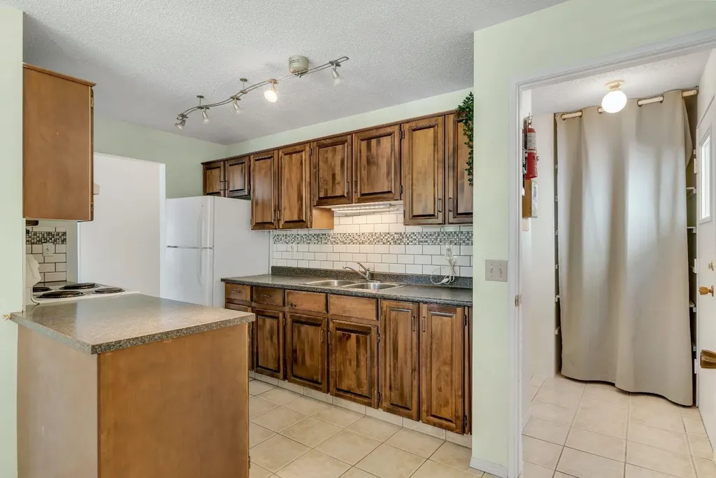 127 Falshire Way NE Calgary AB T3J 2C7