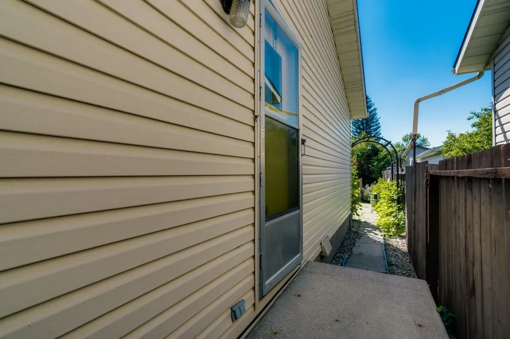 127 Falshire Way NE Calgary AB T3J 2C7