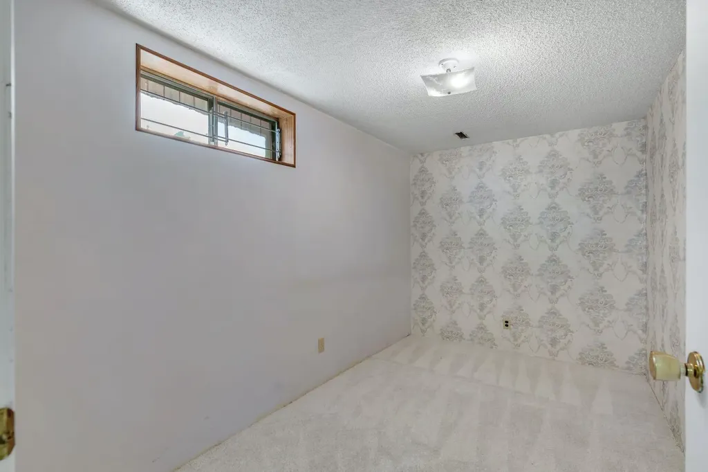 127 Falshire Way NE Calgary AB T3J 2C7