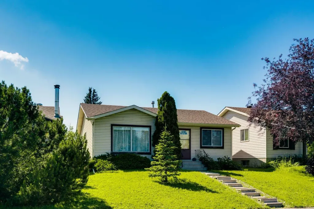 127 Falshire Way NE Calgary AB T3J 2C7