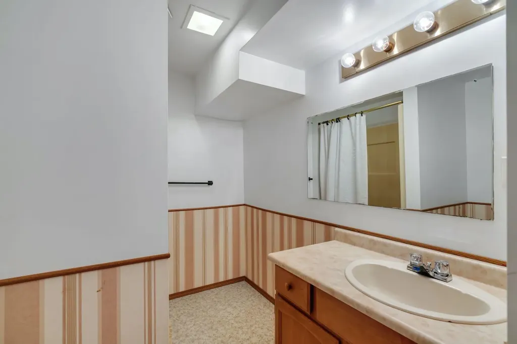 127 Falshire Way NE Calgary AB T3J 2C7