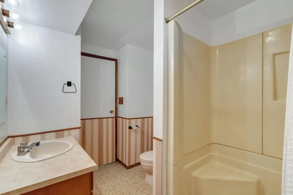 127 Falshire Way NE Calgary AB T3J 2C7