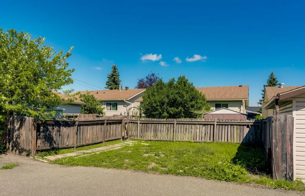 127 Falshire Way NE Calgary AB T3J 2C7