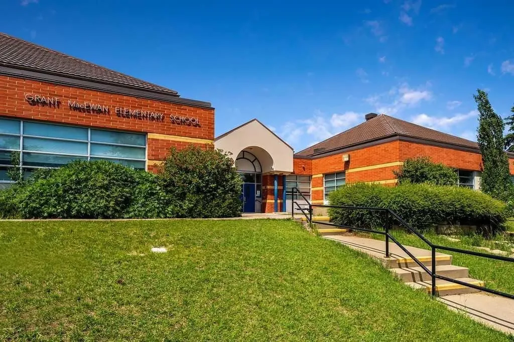 127 Falshire Way NE Calgary AB T3J 2C7