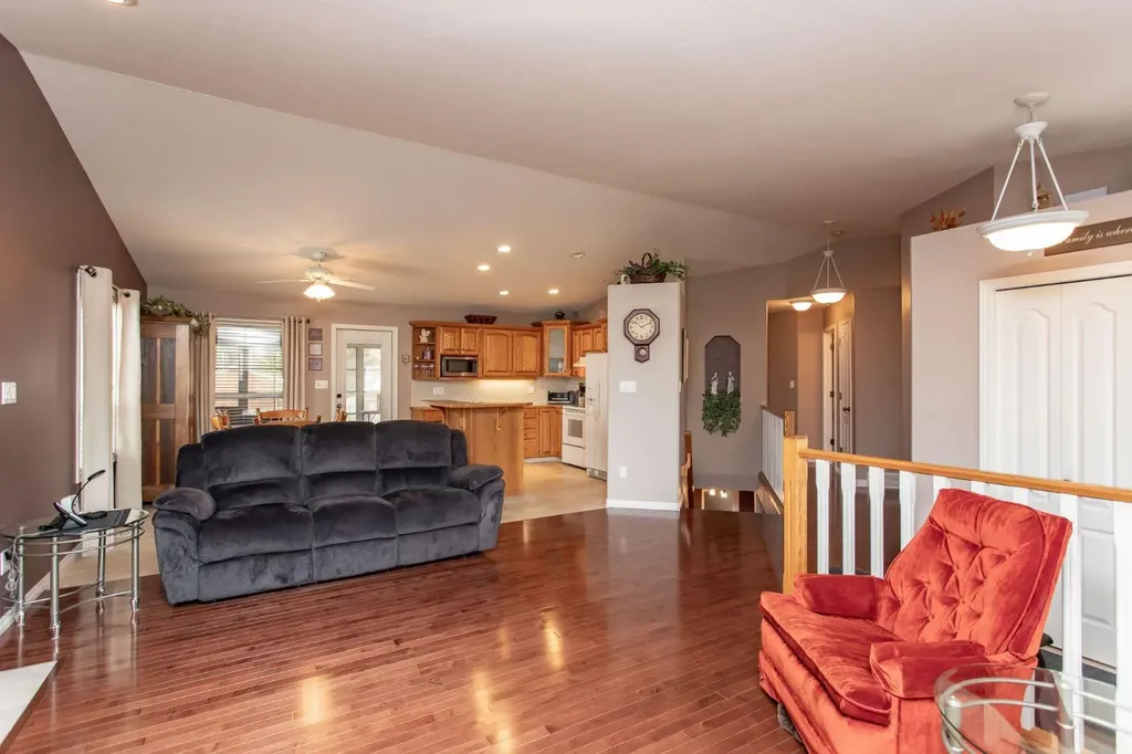 189 Lampard Crescent Red Deer AB T4R2W6