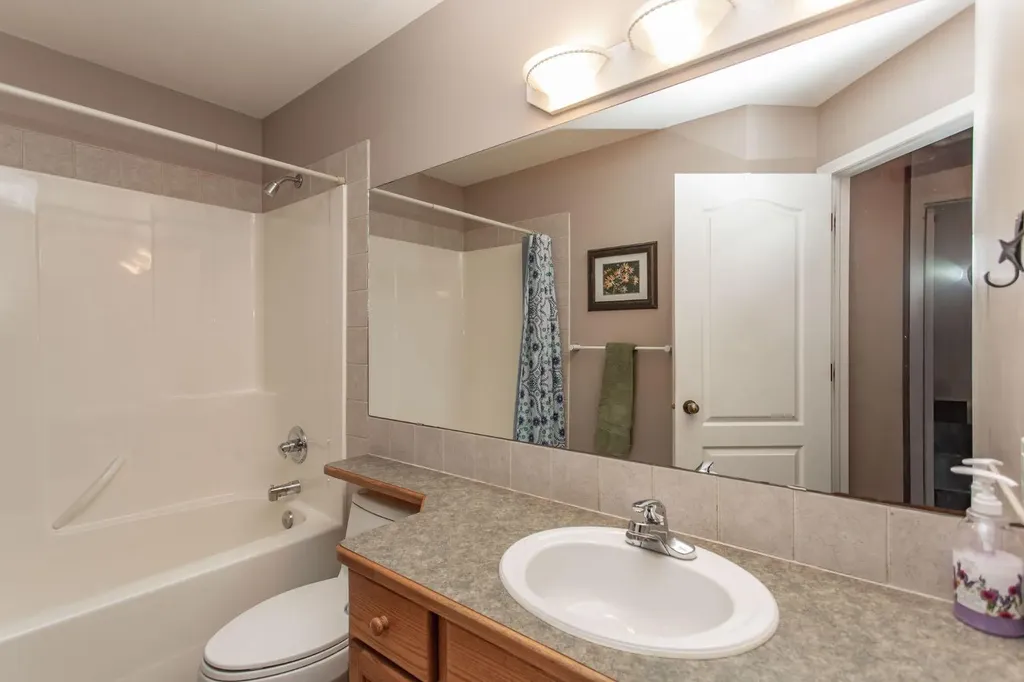 189 Lampard Crescent Red Deer AB T4R2W6