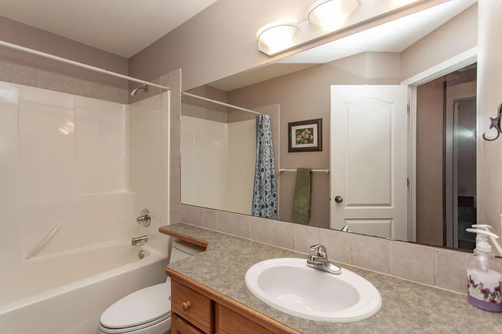 189 Lampard Crescent Red Deer AB T4R2W6