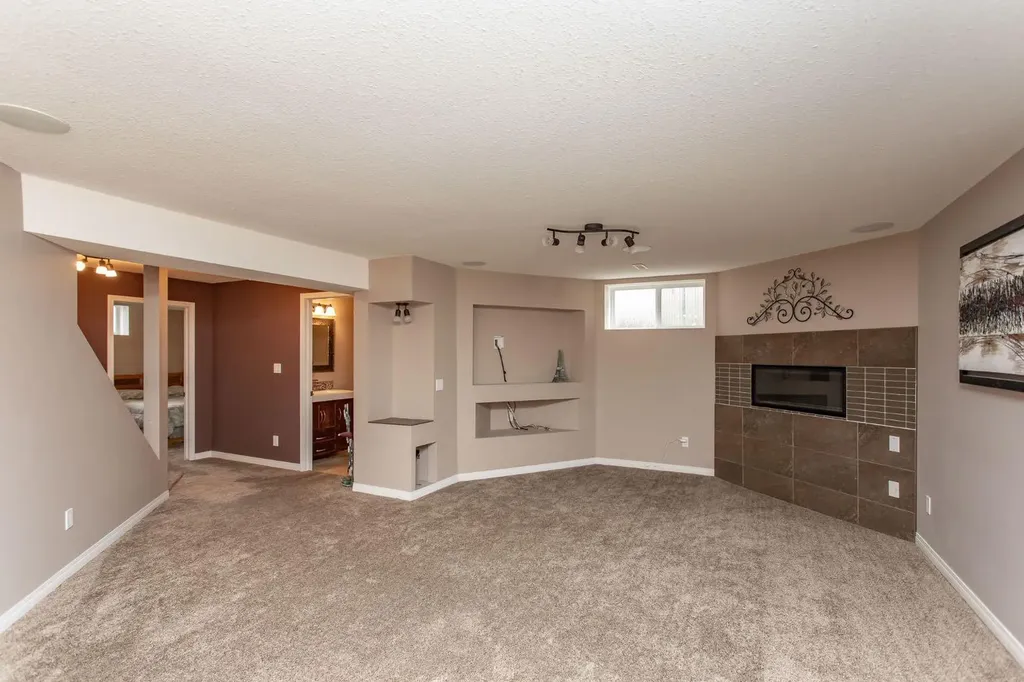 189 Lampard Crescent Red Deer AB T4R2W6