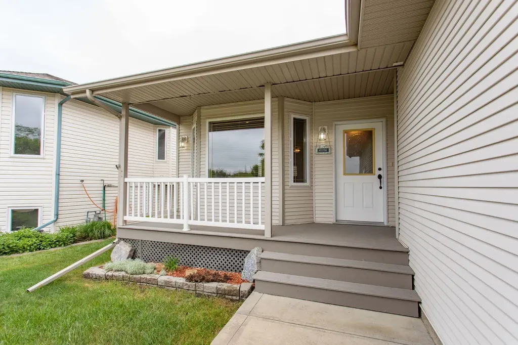 189 Lampard Crescent Red Deer AB T4R2W6