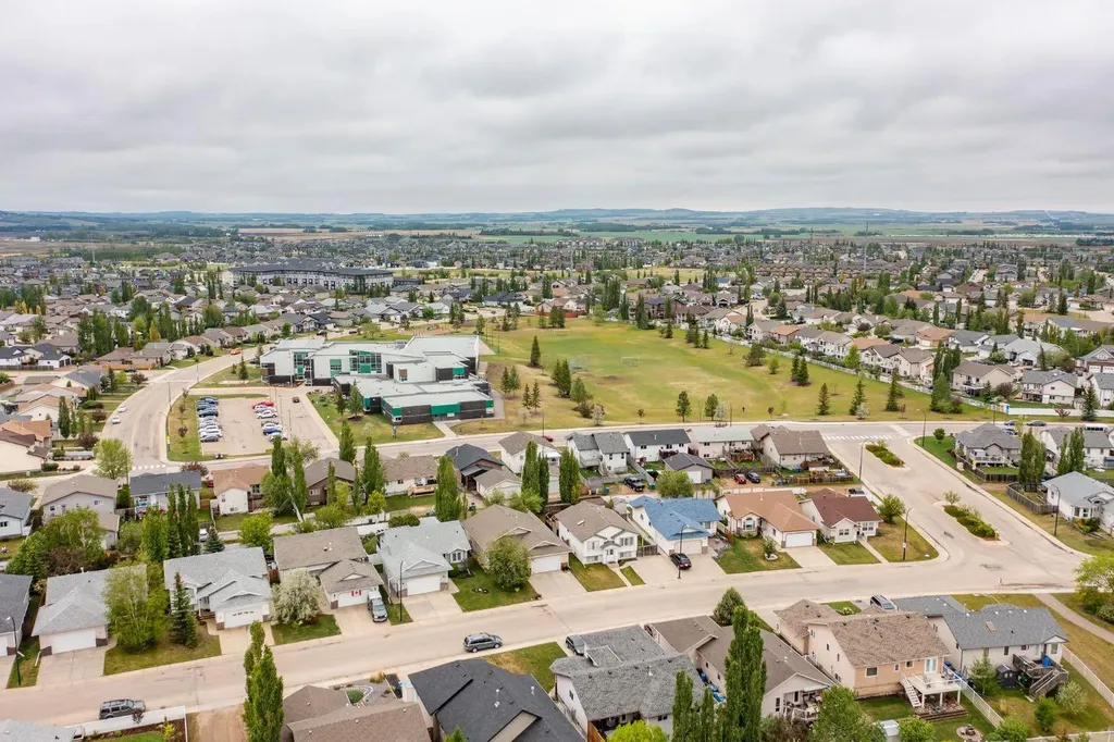 189 Lampard Crescent Red Deer AB T4R2W6