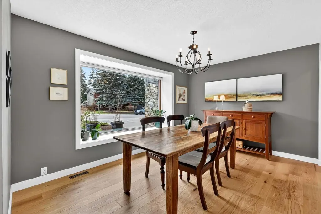 8932 Baylor Crescent SW Calgary AB T2V 3N4