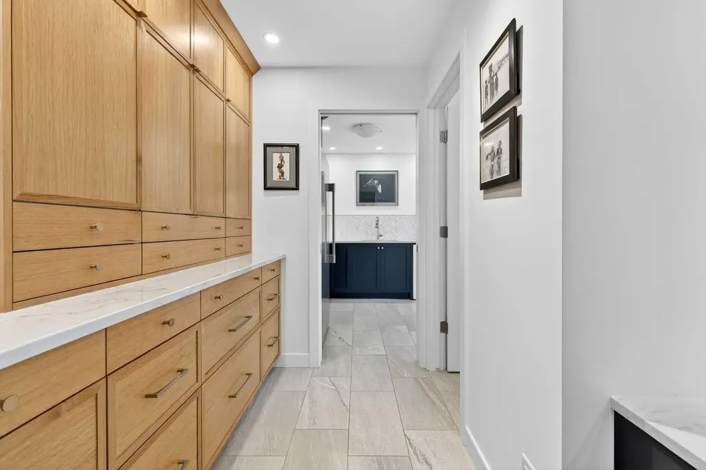 8932 Baylor Crescent SW Calgary AB T2V 3N4
