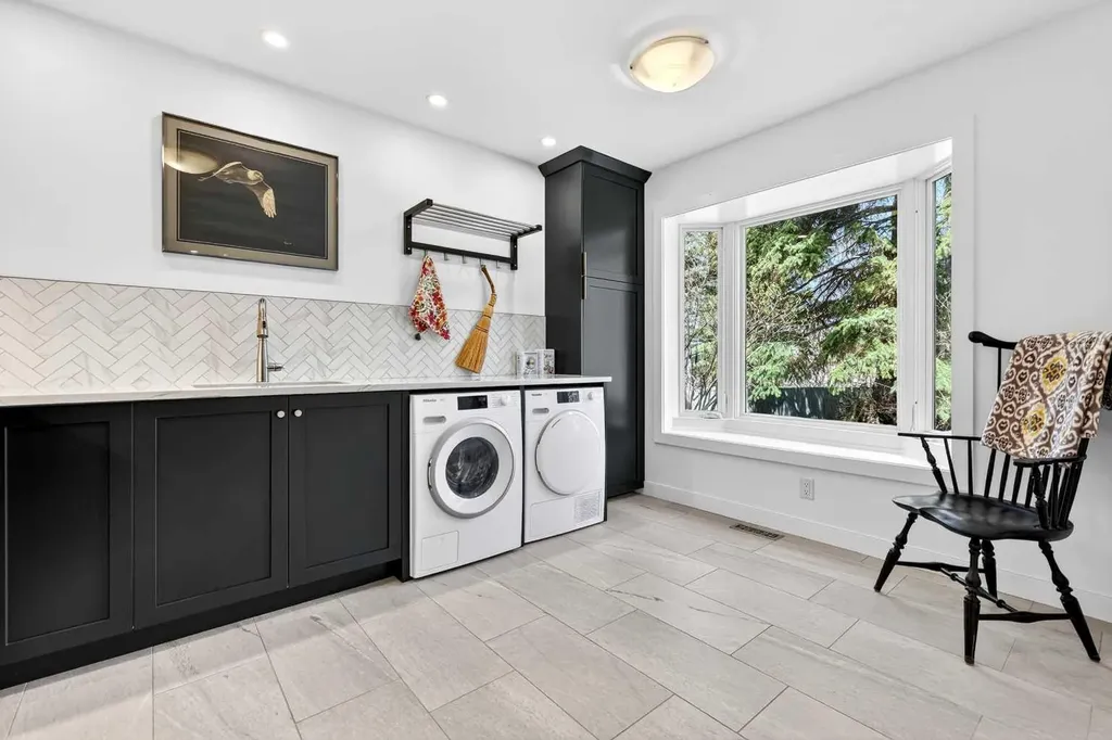 8932 Baylor Crescent SW Calgary AB T2V 3N4