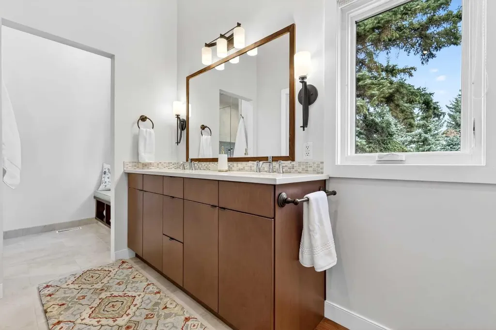 8932 Baylor Crescent SW Calgary AB T2V 3N4