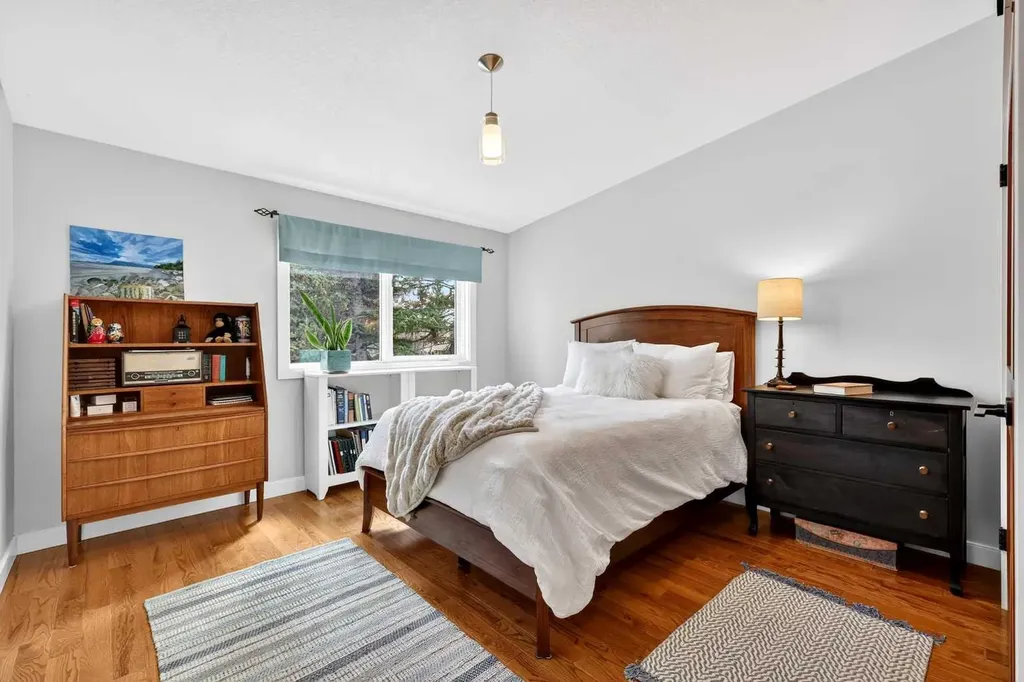 8932 Baylor Crescent SW Calgary AB T2V 3N4