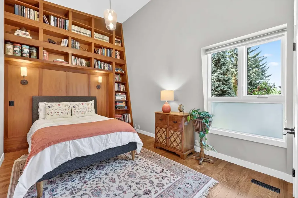 8932 Baylor Crescent SW Calgary AB T2V 3N4
