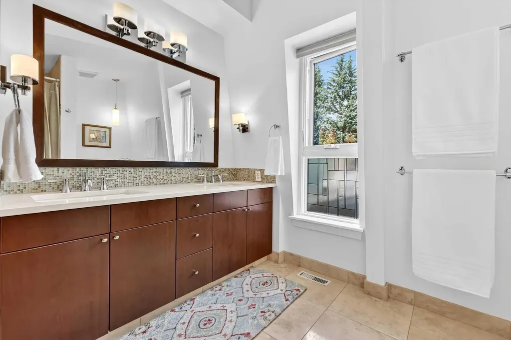 8932 Baylor Crescent SW Calgary AB T2V 3N4