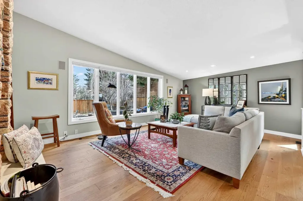 8932 Baylor Crescent SW Calgary AB T2V 3N4