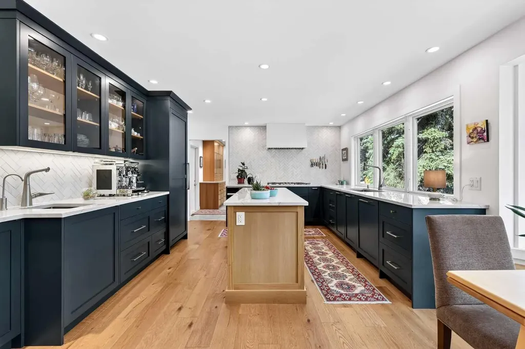 8932 Baylor Crescent SW Calgary AB T2V 3N4
