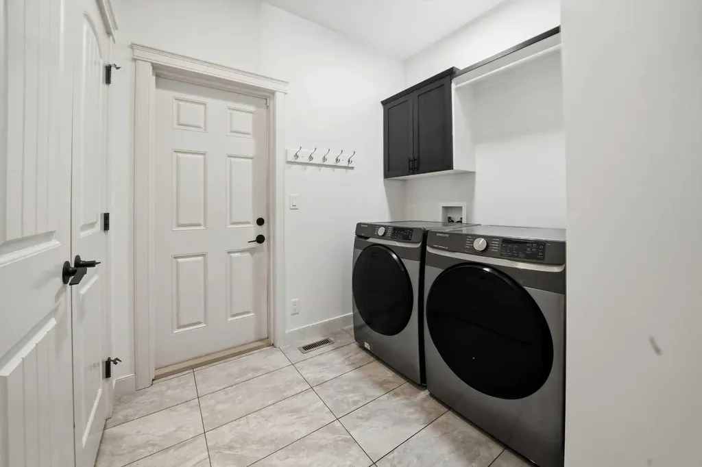 118 Viscount Drive Red Deer AB T4R 0M6