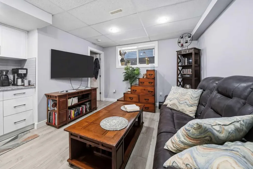 118 Viscount Drive Red Deer AB T4R 0M6