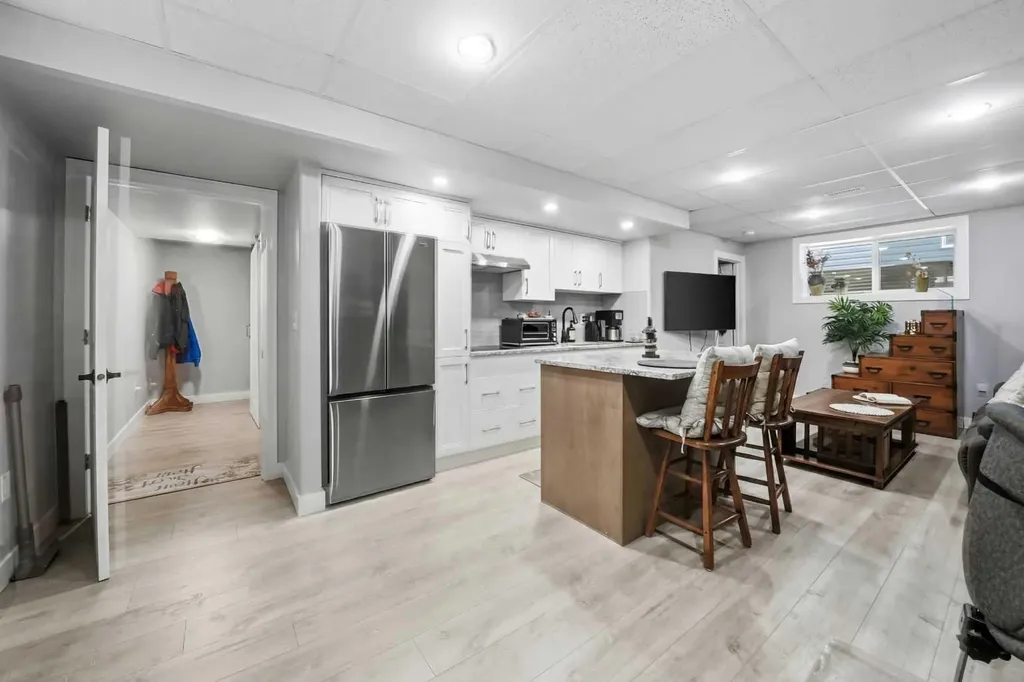 118 Viscount Drive Red Deer AB T4R 0M6