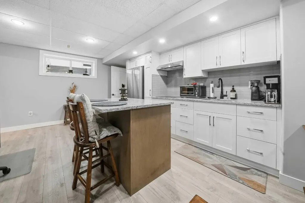 118 Viscount Drive Red Deer AB T4R 0M6