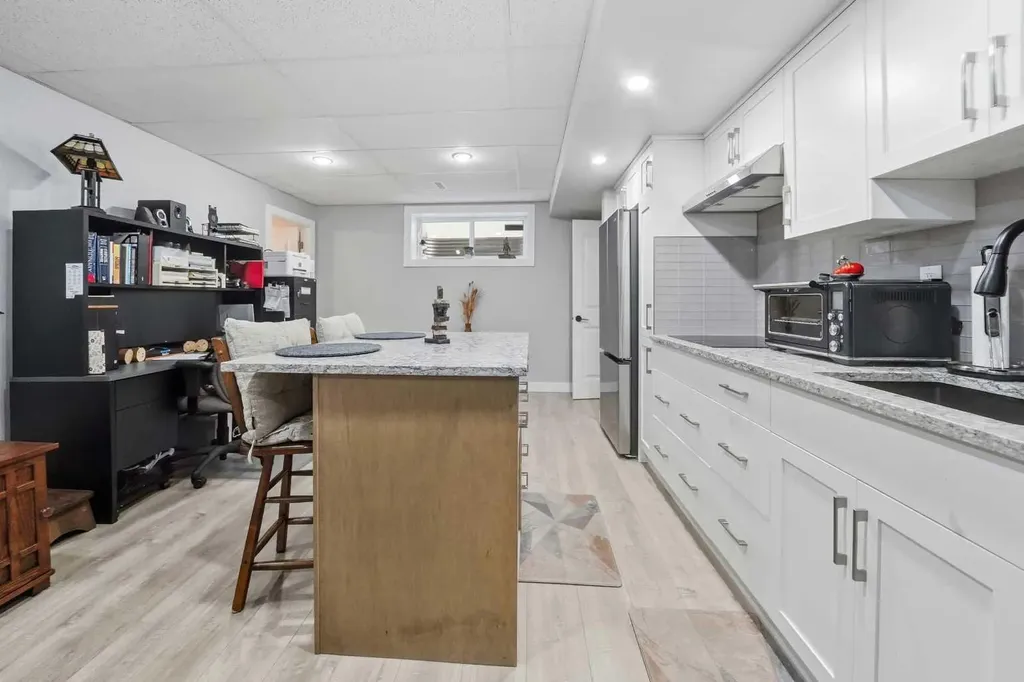 118 Viscount Drive Red Deer AB T4R 0M6