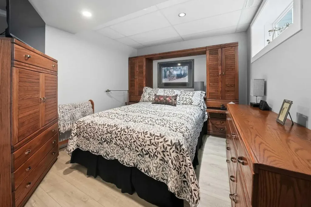 118 Viscount Drive Red Deer AB T4R 0M6