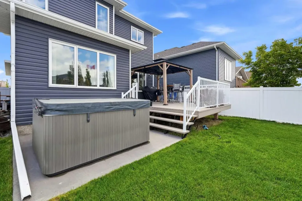 118 Viscount Drive Red Deer AB T4R 0M6