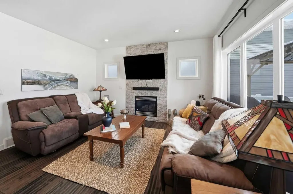 118 Viscount Drive Red Deer AB T4R 0M6