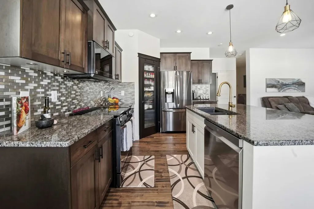 118 Viscount Drive Red Deer AB T4R 0M6