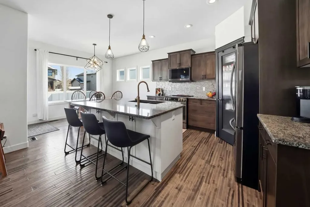 118 Viscount Drive Red Deer AB T4R 0M6