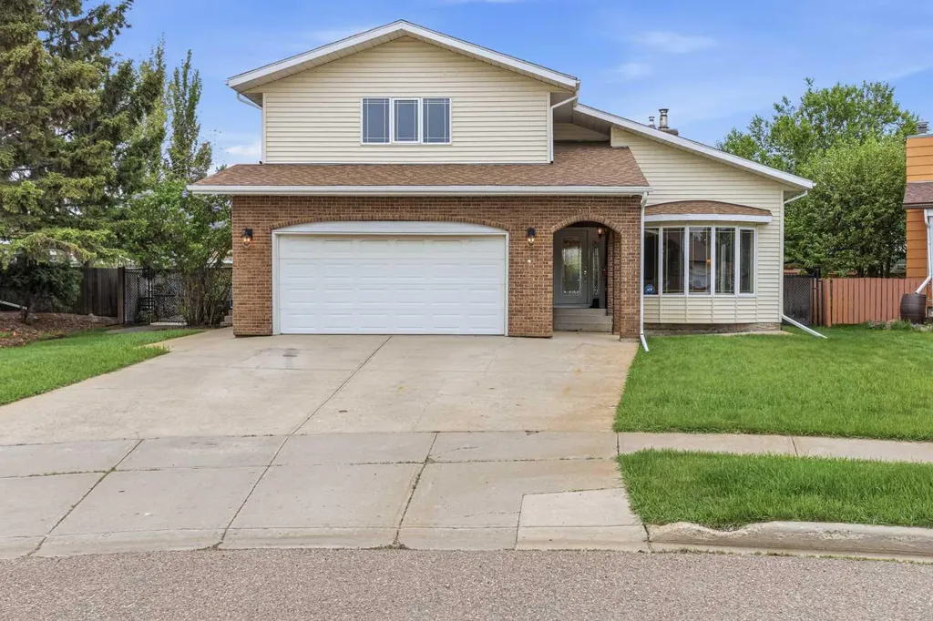 5613 37 Street Lloydminster AB T9V 1Z2