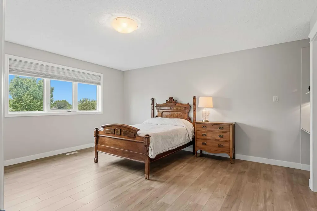 5613 37 Street Lloydminster AB T9V 1Z2