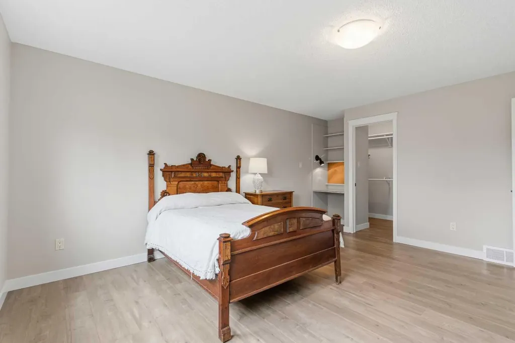 5613 37 Street Lloydminster AB T9V 1Z2