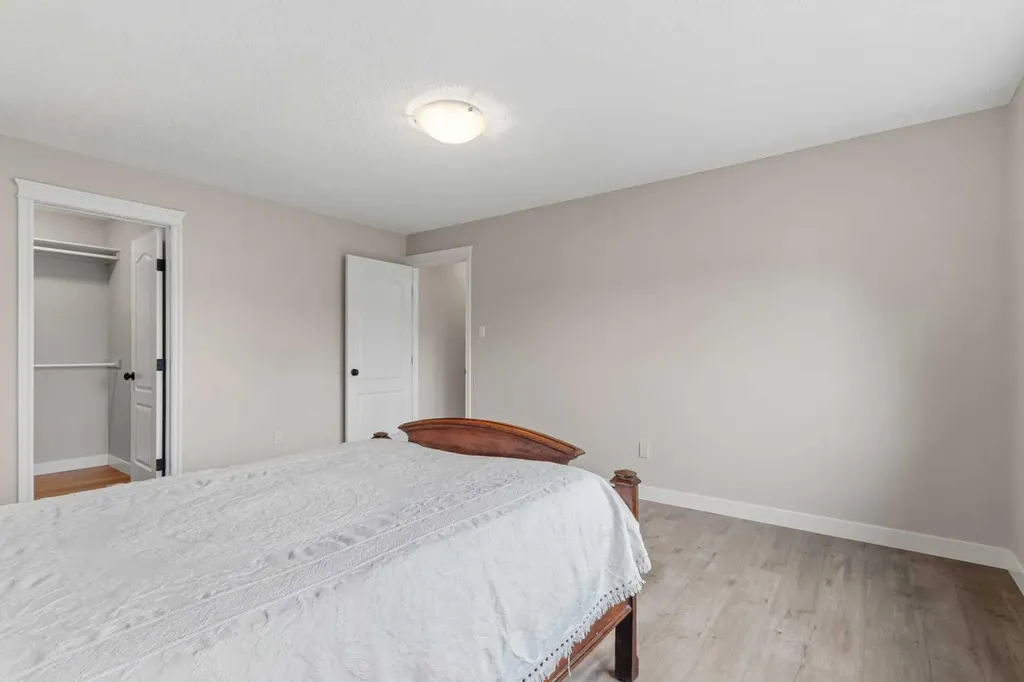 5613 37 Street Lloydminster AB T9V 1Z2