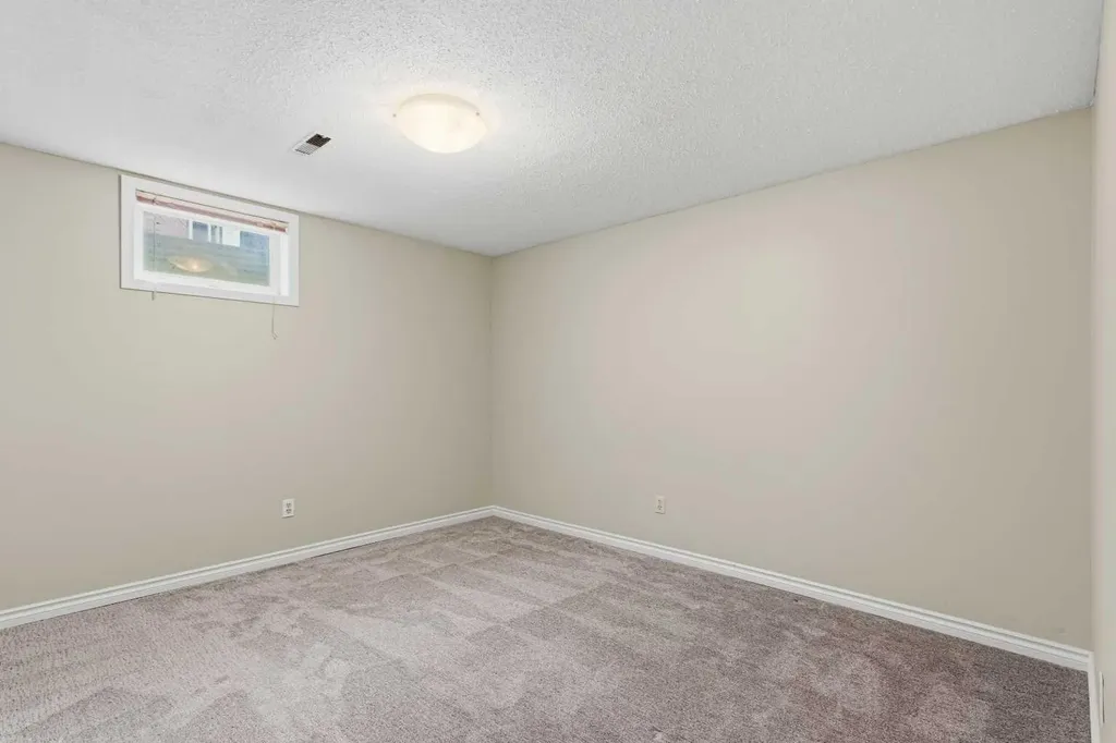 5613 37 Street Lloydminster AB T9V 1Z2